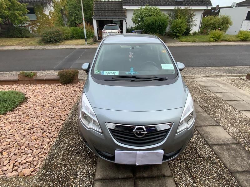 Grau Gebraucht 2013 Opel Meriva Active Van / Kleinbus | 4.488 € (Guter Preis) - Bild 1/4
