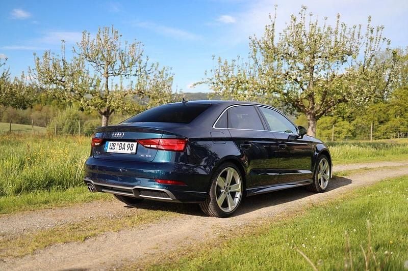 Gebraucht Audi A3 S-Line 150 PS (110 kW) 2019 Blau Limousine