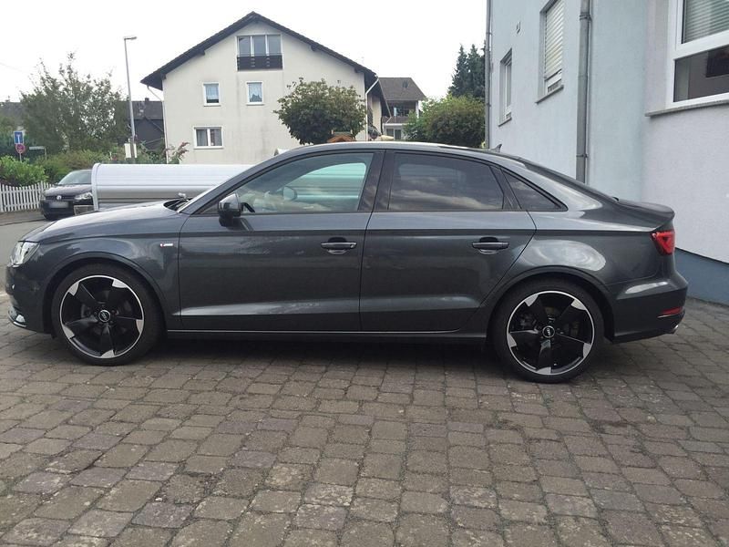 Gebraucht Audi A3 S-Line 150 PS (110 kW) 2015 Grau Limousine