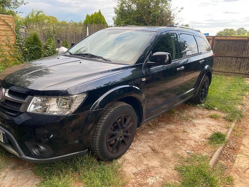 Schwarz Gebraucht 2012 Fiat Freemont SUV | 6.500 € - Bild 1/4