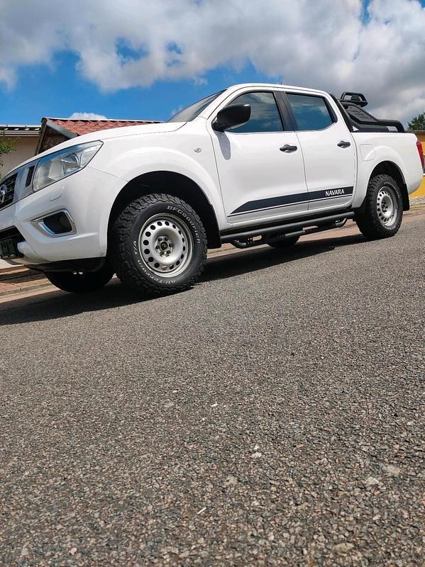 Weiß Gebraucht 2016 Nissan Navara Abholung | 16.999 € (Etwas zu teuer) - Bild 1/4