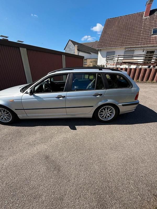 Gebraucht BMW 320 150 PS (110 kW) 2003 Grau Kombi