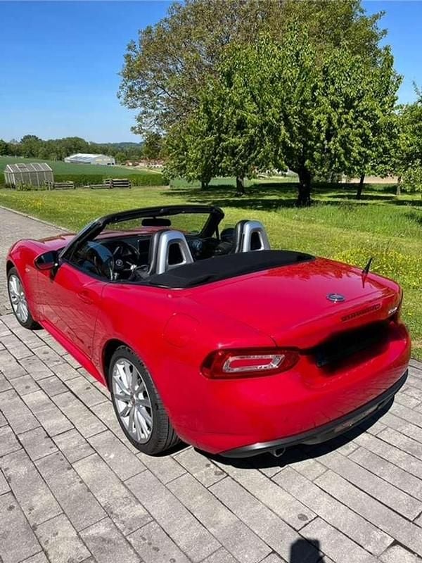 Gebraucht Fiat 124 Spider Lusso 140 PS (102 kW) 2016 Rot Cabrio
