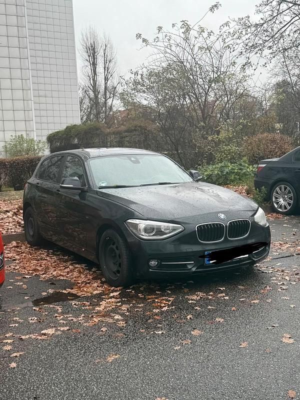 Schwarz Gebraucht 2011 BMW 118 Sport Line Kleinwagen | 3.800 € (Superpreis) - Bild 1/4