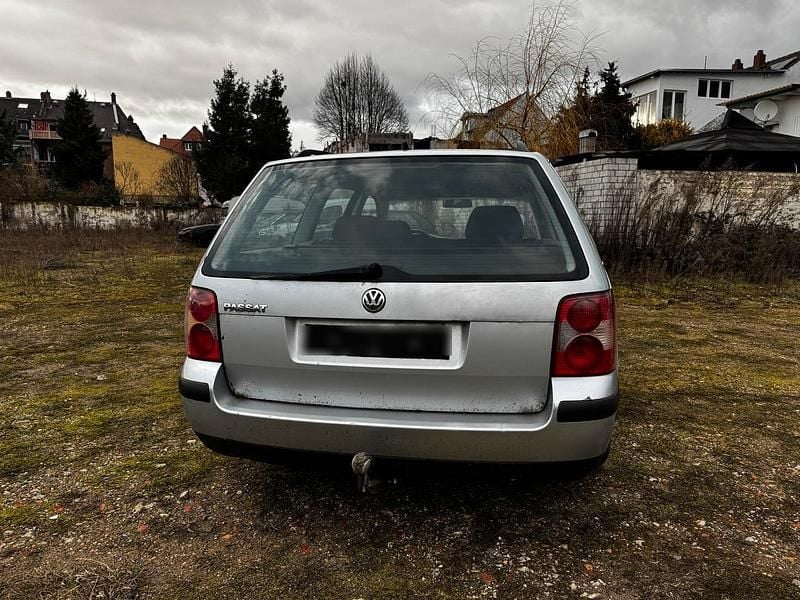Gebraucht VW Passat 102 PS (75 kW) 2001 Silber Kombi