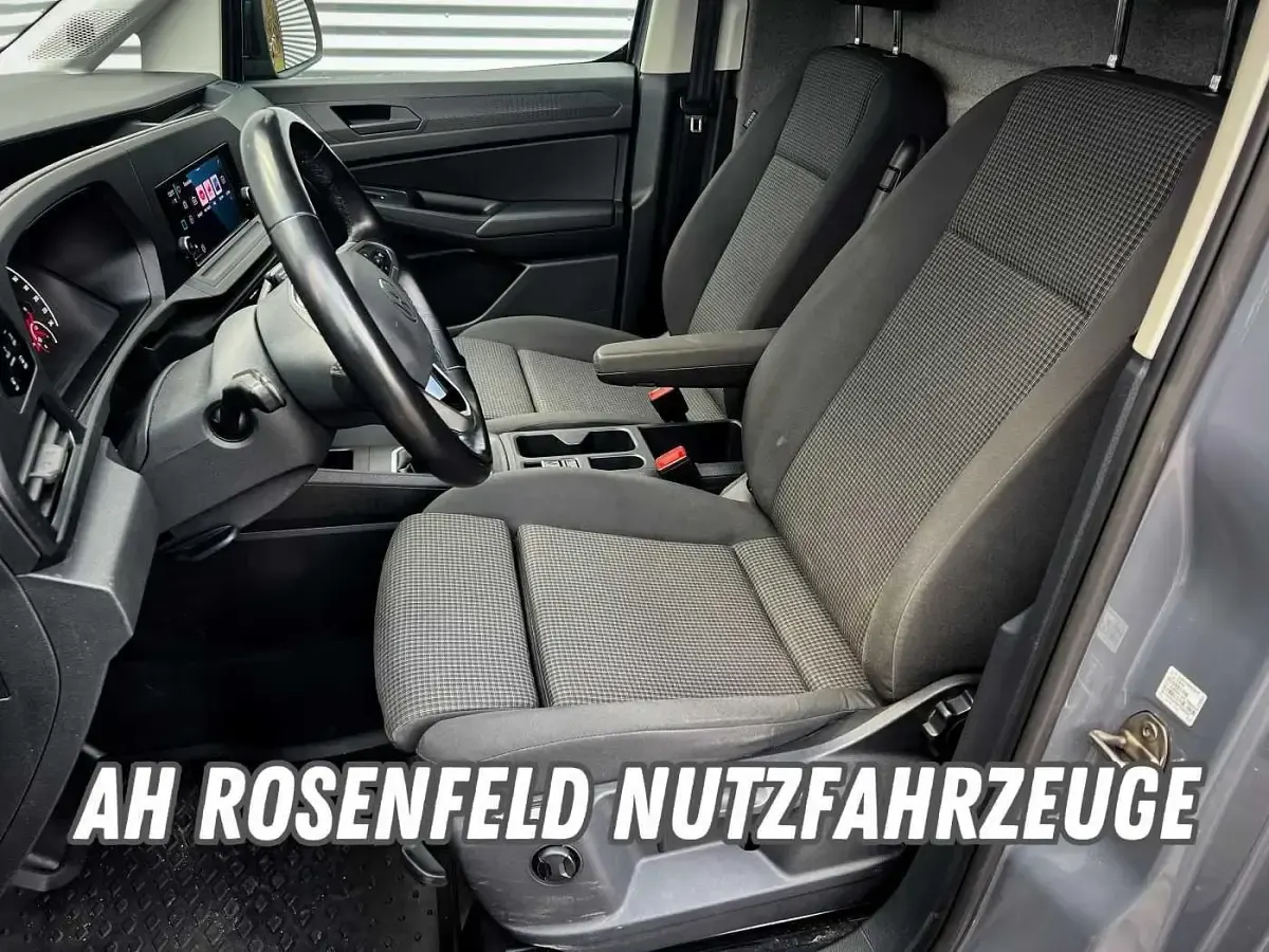 Używany VW Caddy 75 KM (55 kW) 2022 Szary Minivan