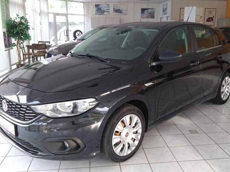 Schwarz Gebraucht 2016 Fiat Tipo Pop Kleinwagen | 8.900 € (Fairer Preis) - Bild 1/4