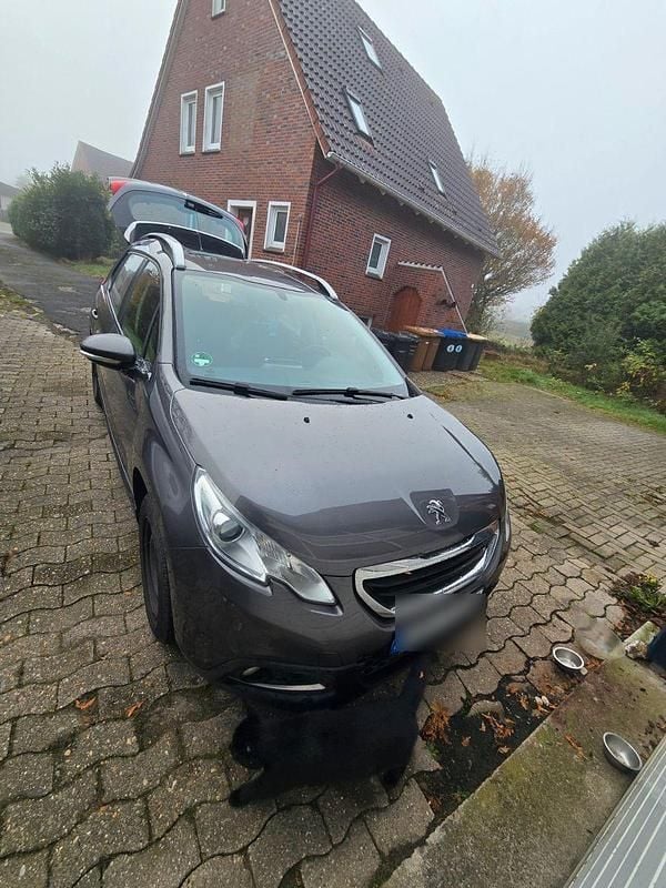 Grau Gebraucht 2014 Peugeot 2008 SUV | 5.555 € (Guter Preis) - Bild 1/4