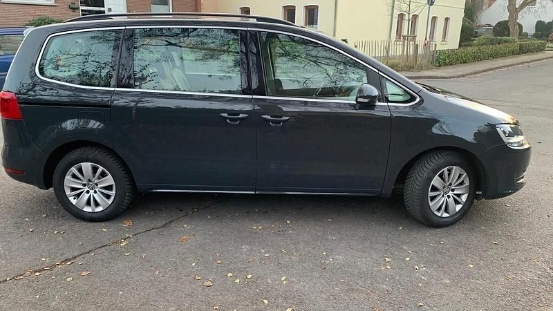 Gebraucht VW Sharan Comfortline 140 PS (102 kW) 2014 Grau Van / Kleinbus
