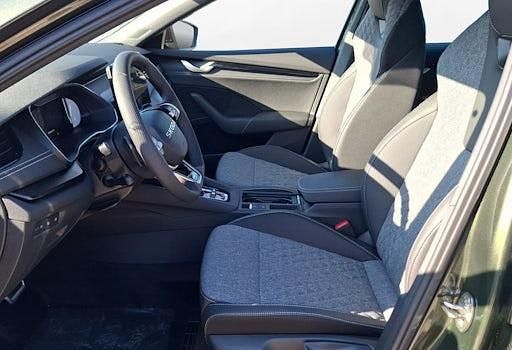 Neu Skoda Octavia SportLine 150 PS (110 kW) 2026 Grün Kombi