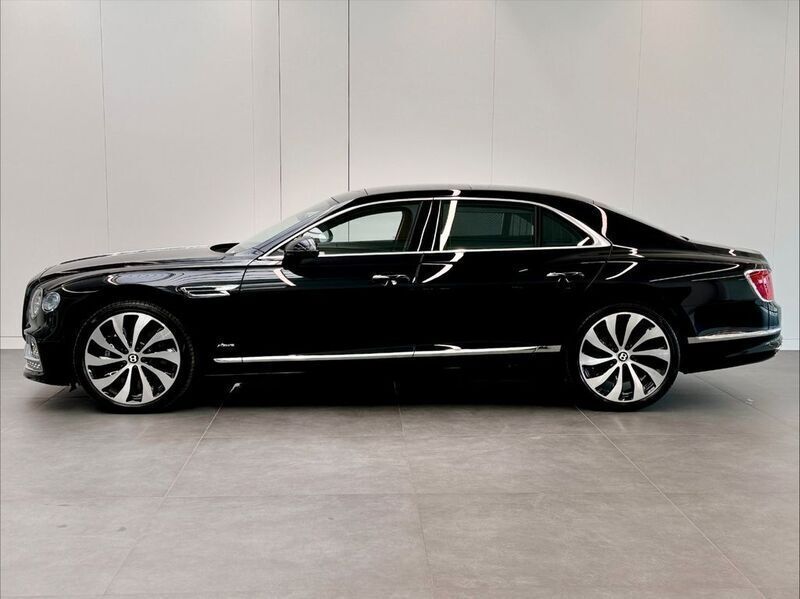 Gebraucht Bentley Flying Spur 551 PS (405 kW) 2024 Schwarz Limousine