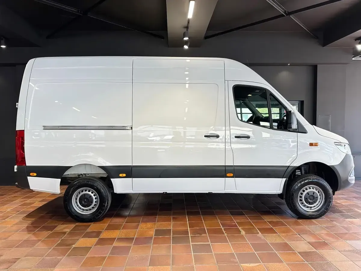 Używany Mercedes Sprinter 163 KM (119 kW) 2019 Biały Van