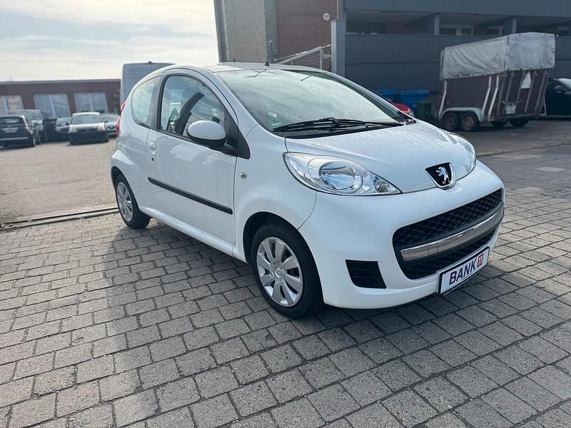 Gebraucht Peugeot 107 68 PS (50 kW) 2010 Weiß Kleinwagen