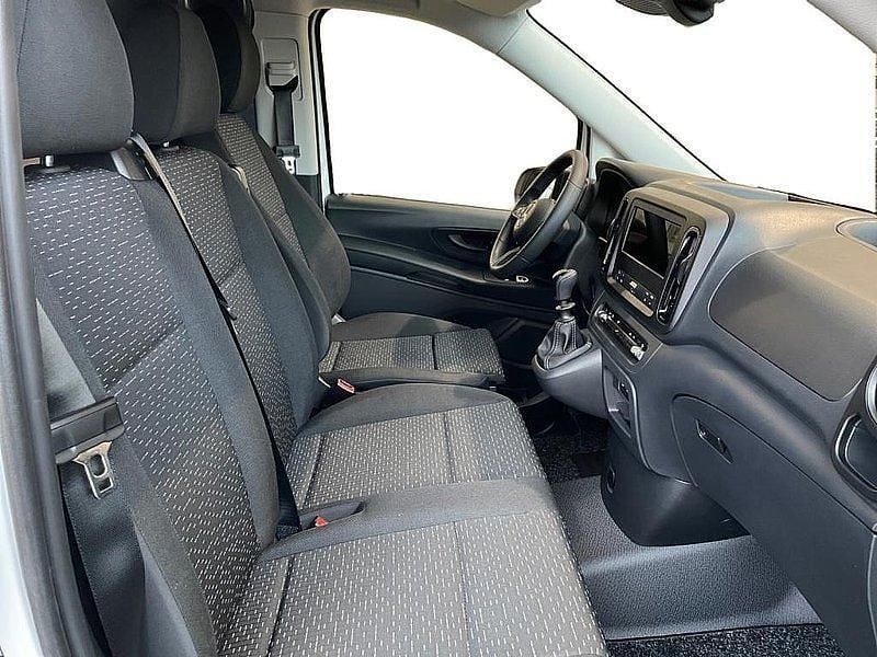 Second-hand Mercedes Vito 163 CP (119 kW) 2024 Alb Van