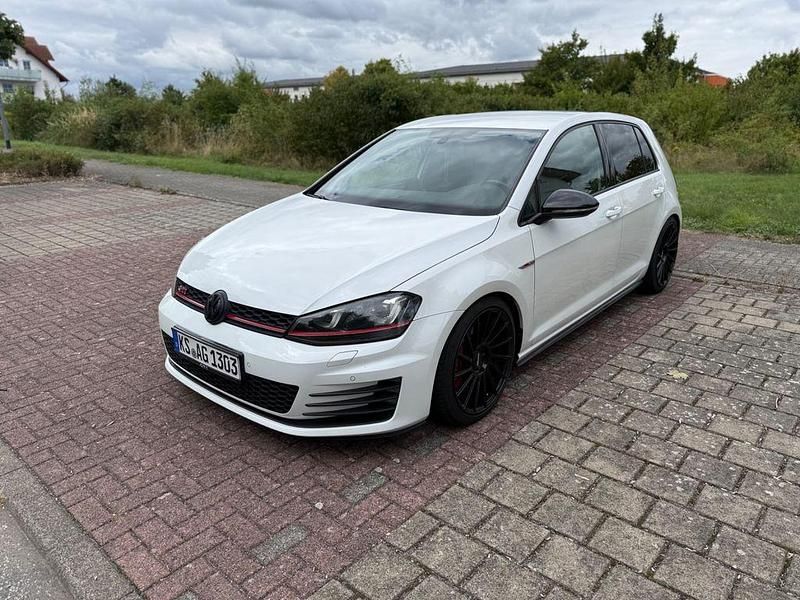 Weiß Gebraucht 2014 VW Golf VII GTI Limousine | 14.500 € (Etwas zu teuer) - Bild 1/4
