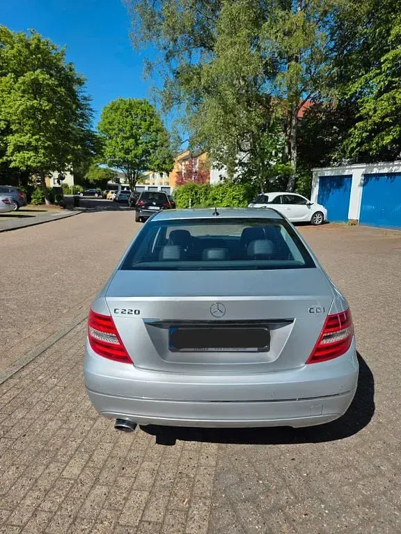 Gebraucht Mercedes 220 170 PS (125 kW) 2013 Silber Limousine