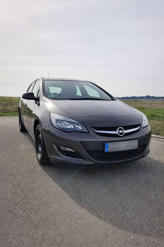 Gebraucht Opel Astra Selection 116 PS (85 kW) 2015 Grau Kleinwagen