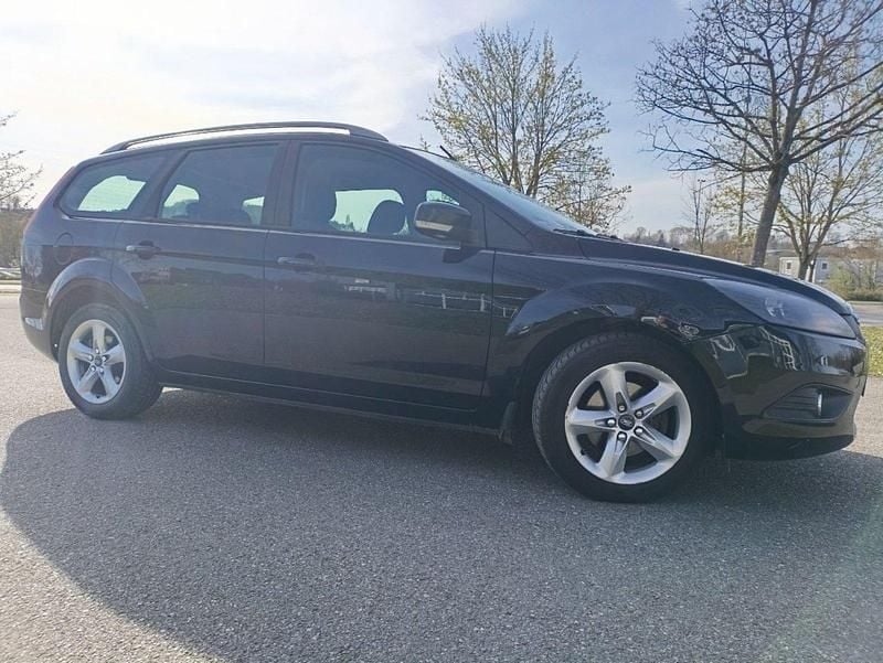 Gebraucht Ford Focus 101 PS (74 kW) 2010 Schwarz Kombi