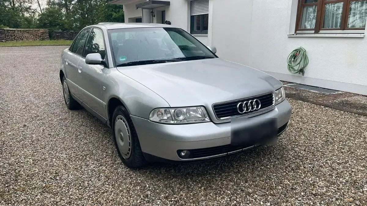 Używany Audi A4 101 KM (74 kW) 2000 Srebrny Sedan/Limuzyna