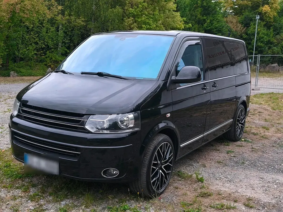 Gebraucht VW Multivan 179 PS (131 kW) 2011 Schwarz Van / Kleinbus