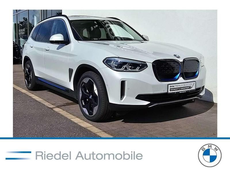 Mineralweiß metallic Gebraucht 2021 BMW iX3 Impressive SUV | 34.880 € (Fairer Preis) - Bild 1/3
