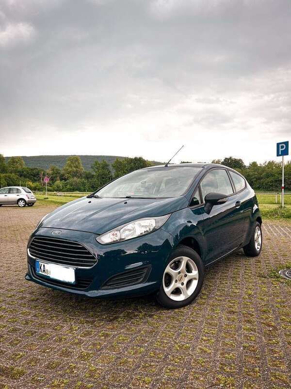 Blau Gebraucht 2013 Ford Fiesta Trend Kleinwagen | 3.350 € (Fairer Preis) - Bild 1/4