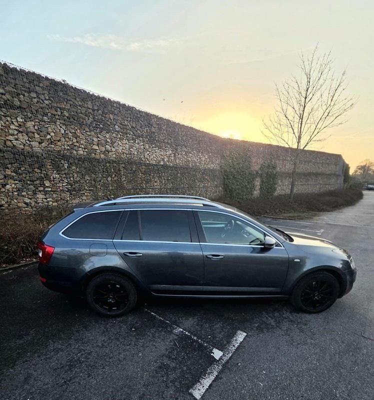 Gebraucht Skoda Octavia 150 PS (110 kW) 2015 Grau Kleinwagen
