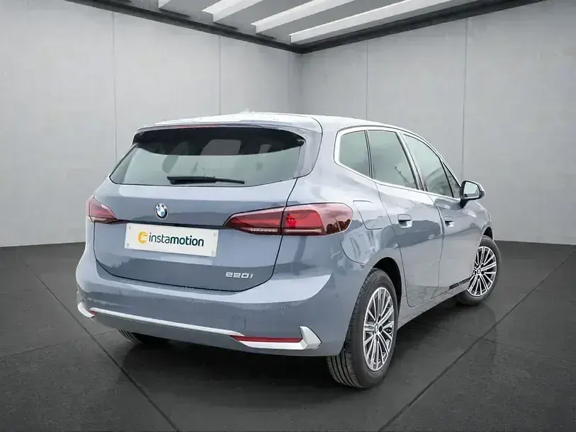 Gebraucht BMW 220 Active Tourer 156 PS (114 kW) 2023 Grau Van / Kleinbus