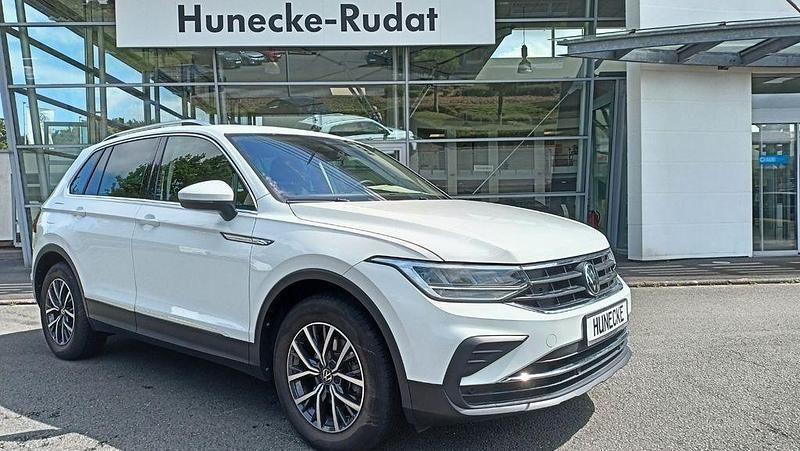 Weiß Gebraucht 2024 VW Tiguan Life SUV | 34.250 € (Superpreis) - Bild 1/4