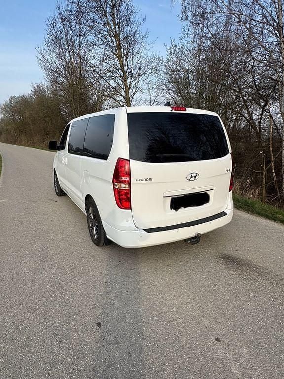 Gebraucht Hyundai H-1 170 PS (125 kW) 2015 Weiß Van / Kleinbus