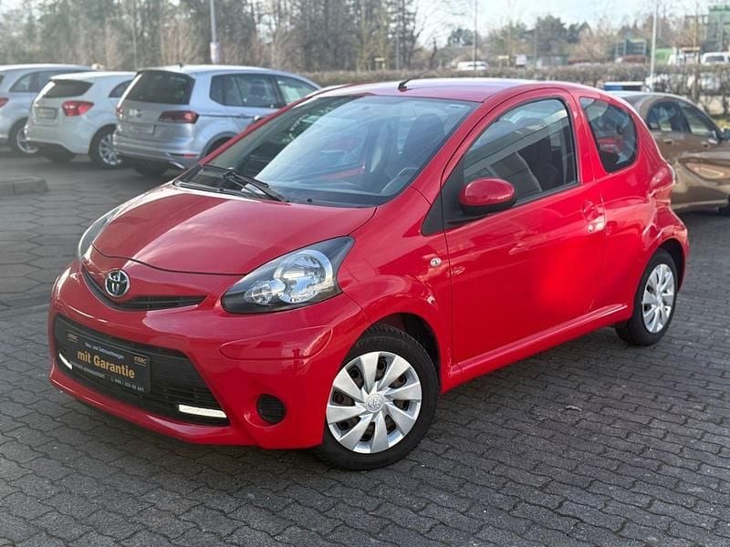Gebraucht Toyota Aygo 68 PS (50 kW) 2013 Rot Kleinwagen