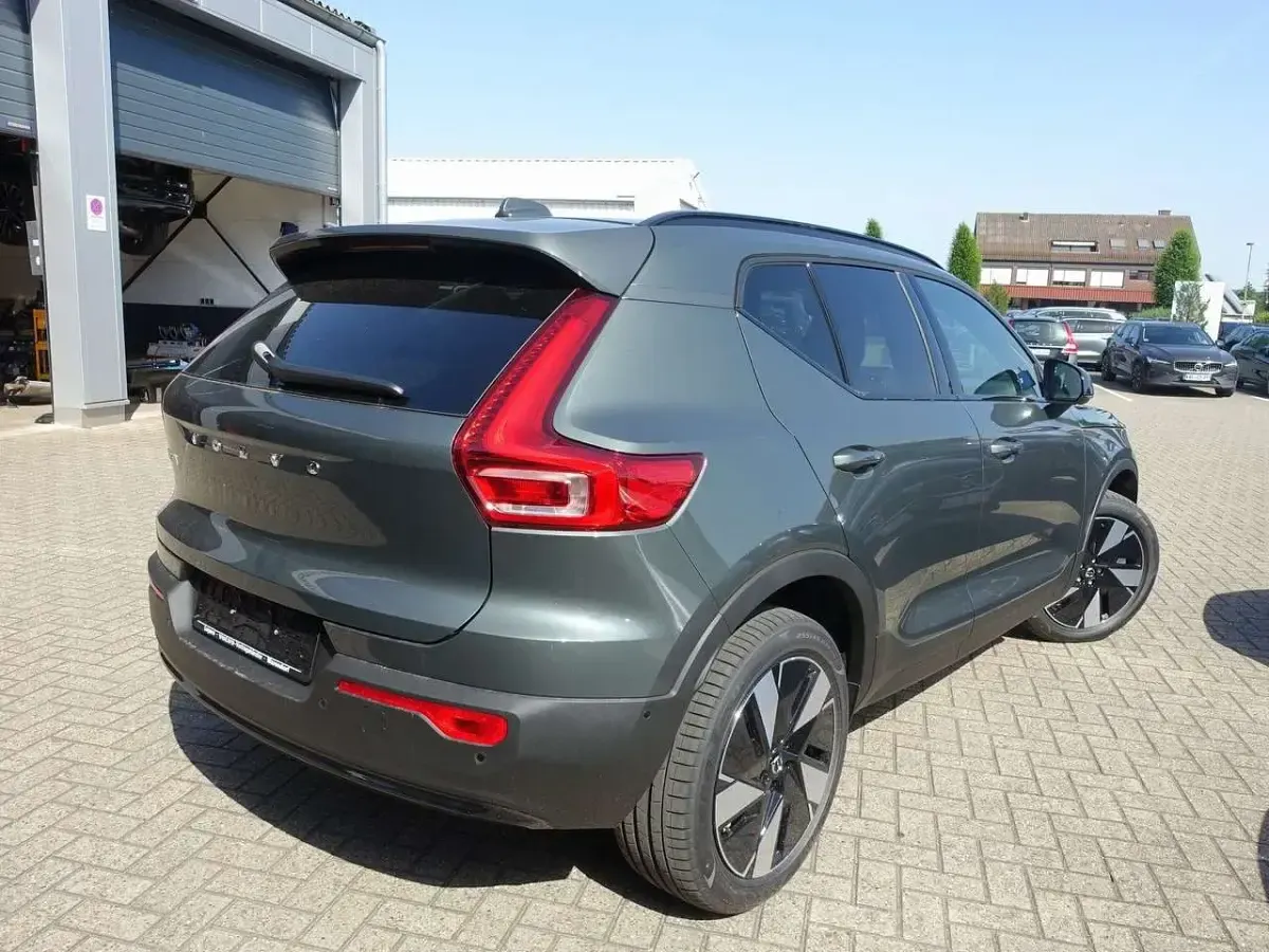 Neu Volvo EX40 Plus 185 kW (252 PS) 2026 Forest lake SUV