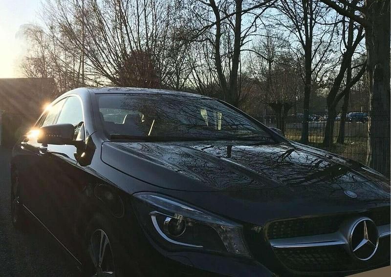 Schwarz Gebraucht 2016 Mercedes CLA180 Limousine | 11.700 € (Fairer Preis) - Bild 1/4
