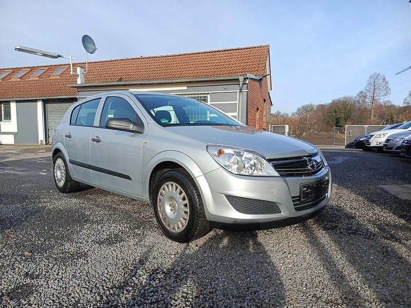Gebraucht Opel Astra Selection 90 PS (66 kW) 2009 Silber Limousine
