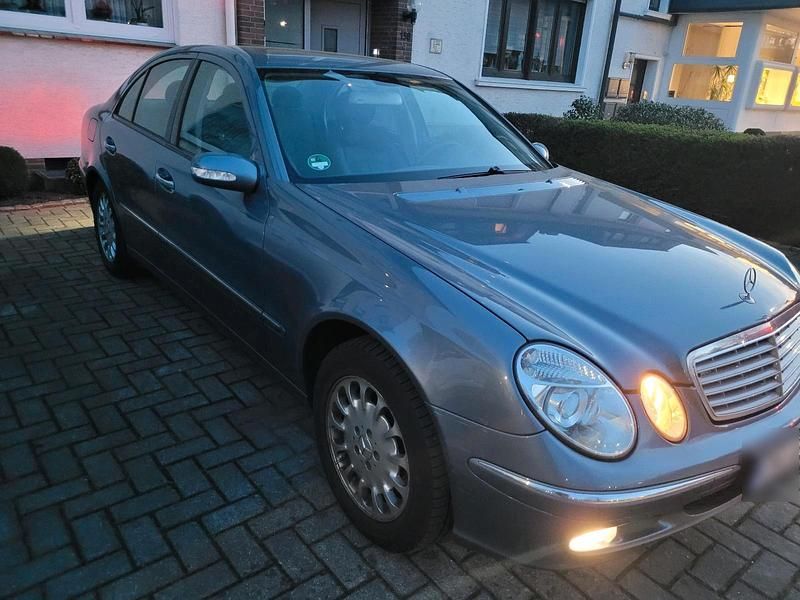 Second-hand Mercedes E200 163 CP (119 kW) 2005 Albastru Berlinǎ