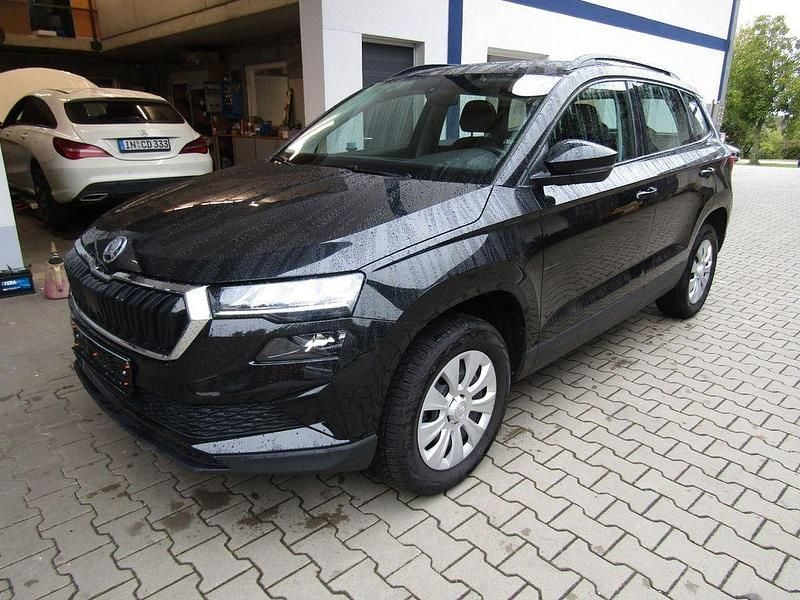 Gebraucht Skoda Karoq Active 110 PS (80 kW) 2023 Cerna magic/black magic SUV