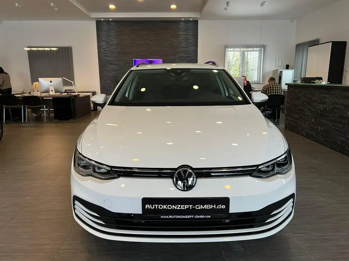 Gebraucht VW Golf VIII 150 PS (110 kW) 2021 Weiß Kombi