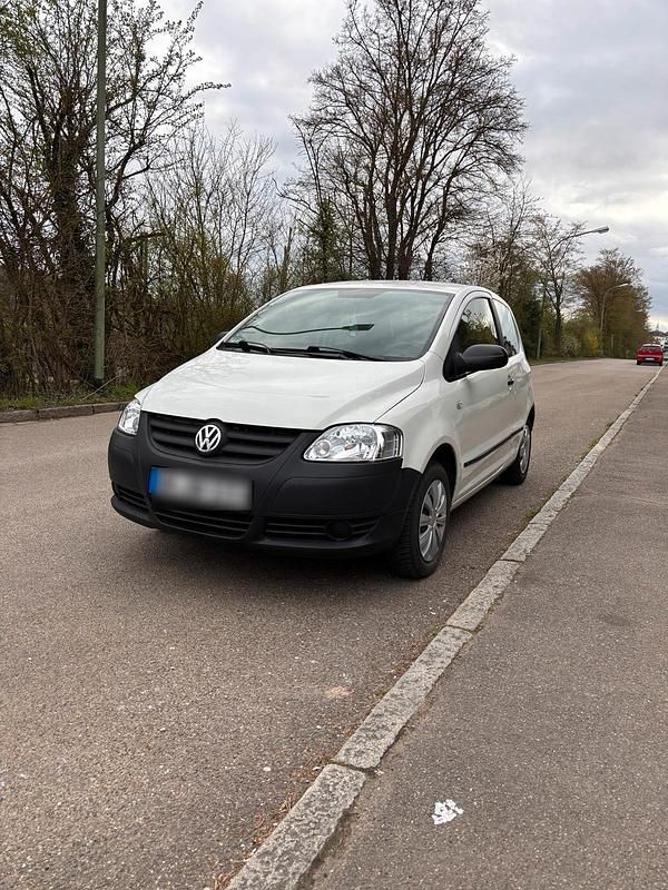 Gebraucht VW Fox 60 PS (44 kW) 2010 Weiß Kleinwagen