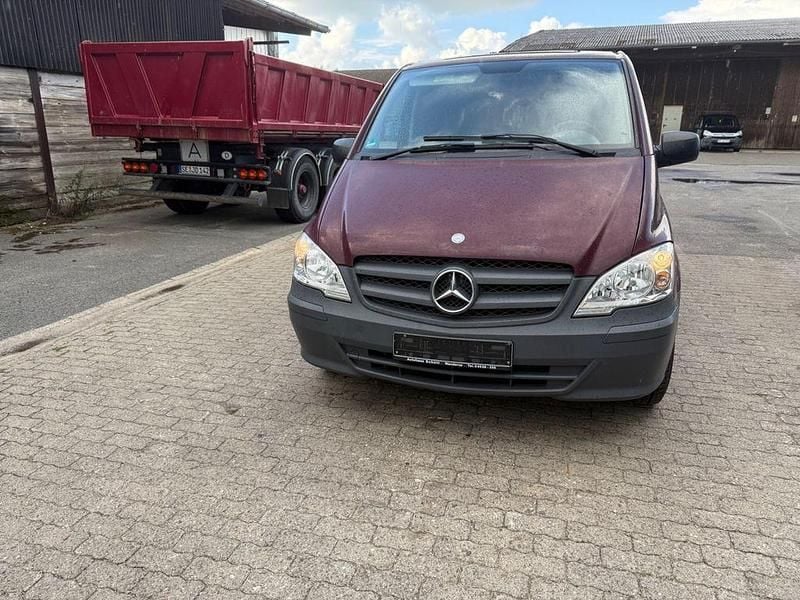 Rot Gebraucht 2012 Mercedes Vito Van / Kleinbus | 3.700 € - Bild 1/4