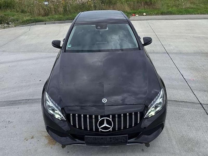 Gebraucht Mercedes C180 156 PS (114 kW) 2018 Schwarz Limousine