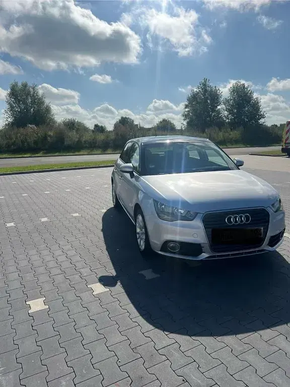 Gebraucht Audi A1 Sportback Sport 122 PS (89 kW) 2014 Silber Kleinwagen