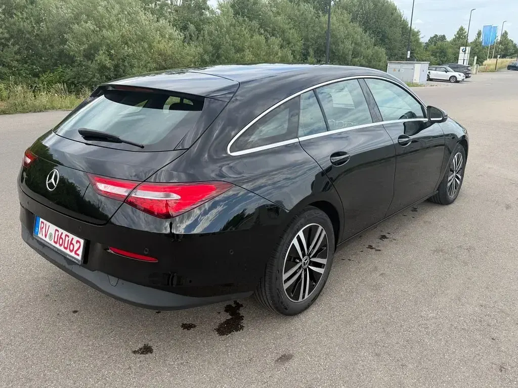 Gebraucht Mercedes CLA200 Shooting Brake 150 PS (110 kW) 2020 Schwarz Kombi
