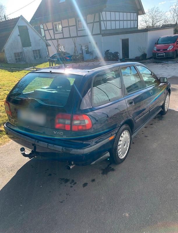 Gebraucht Volvo V40 85 PS (62 kW) 2000 Grün Kombi