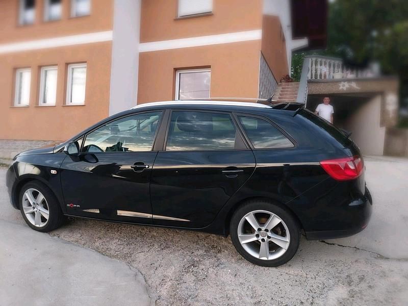 Schwarz Gebraucht 2011 Seat Ibiza ST Copa Kombi | 4.300 € (Etwas zu teuer) - Bild 1/4