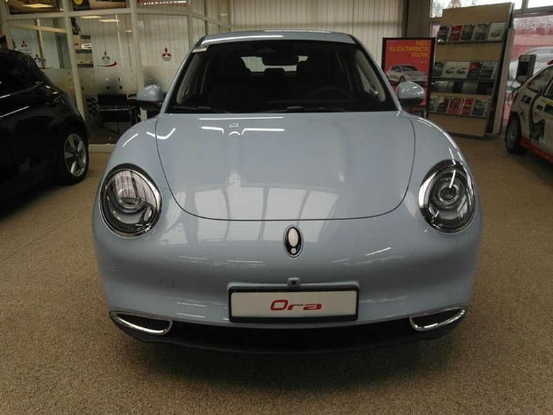 Hellblau / schwarz (metallic) Gebraucht 2023 Ora Funky Cat 300 Pro Kleinwagen | 22.990 € (Teuer) - Bild 1/4