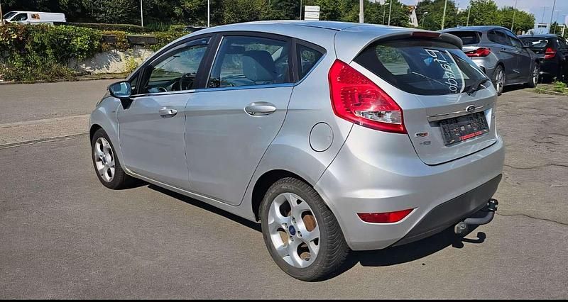Gebraucht Ford Fiesta S 95 PS (69 kW) 2011 Grau Kleinwagen