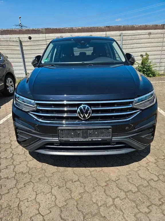 Gebraucht VW Tiguan Allspace Life 150 PS (110 kW) 2024 Schwarz SUV