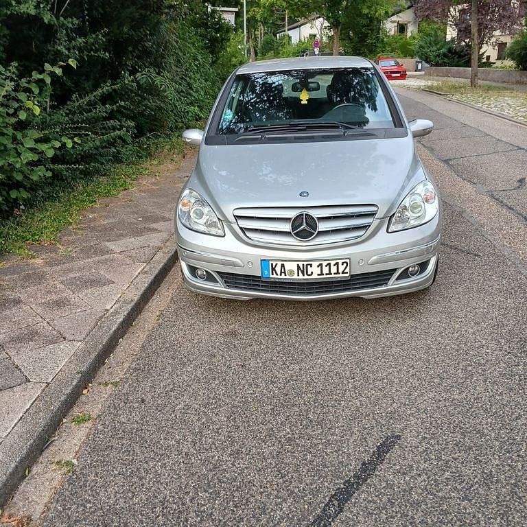 Grau Gebraucht 2007 Mercedes B200 Van / Kleinbus | 3.999 € (Guter Preis) - Bild 1/4