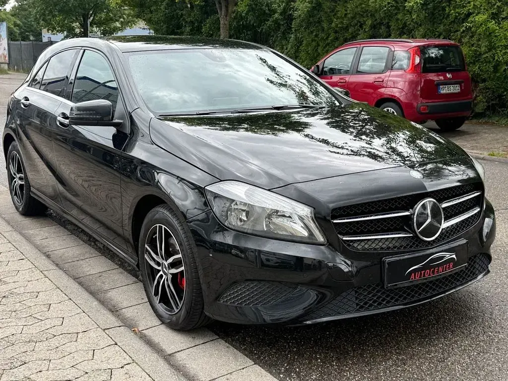 Gebraucht Mercedes A180 Style 122 PS (89 kW) 2014 Schwarz Limousine
