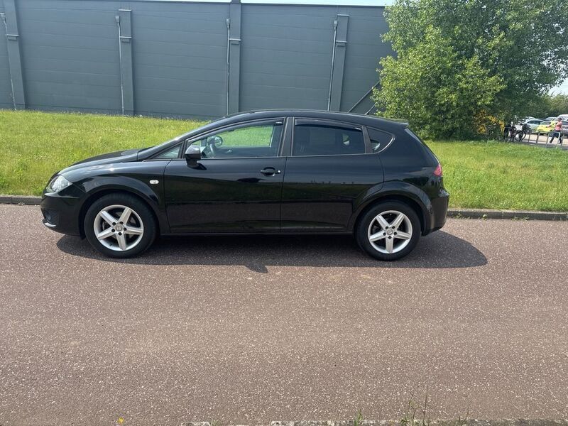 Schwarz Gebraucht 2012 Seat Leon Ecomotive Limousine | 5.800 € (Guter Preis) - Bild 1/4